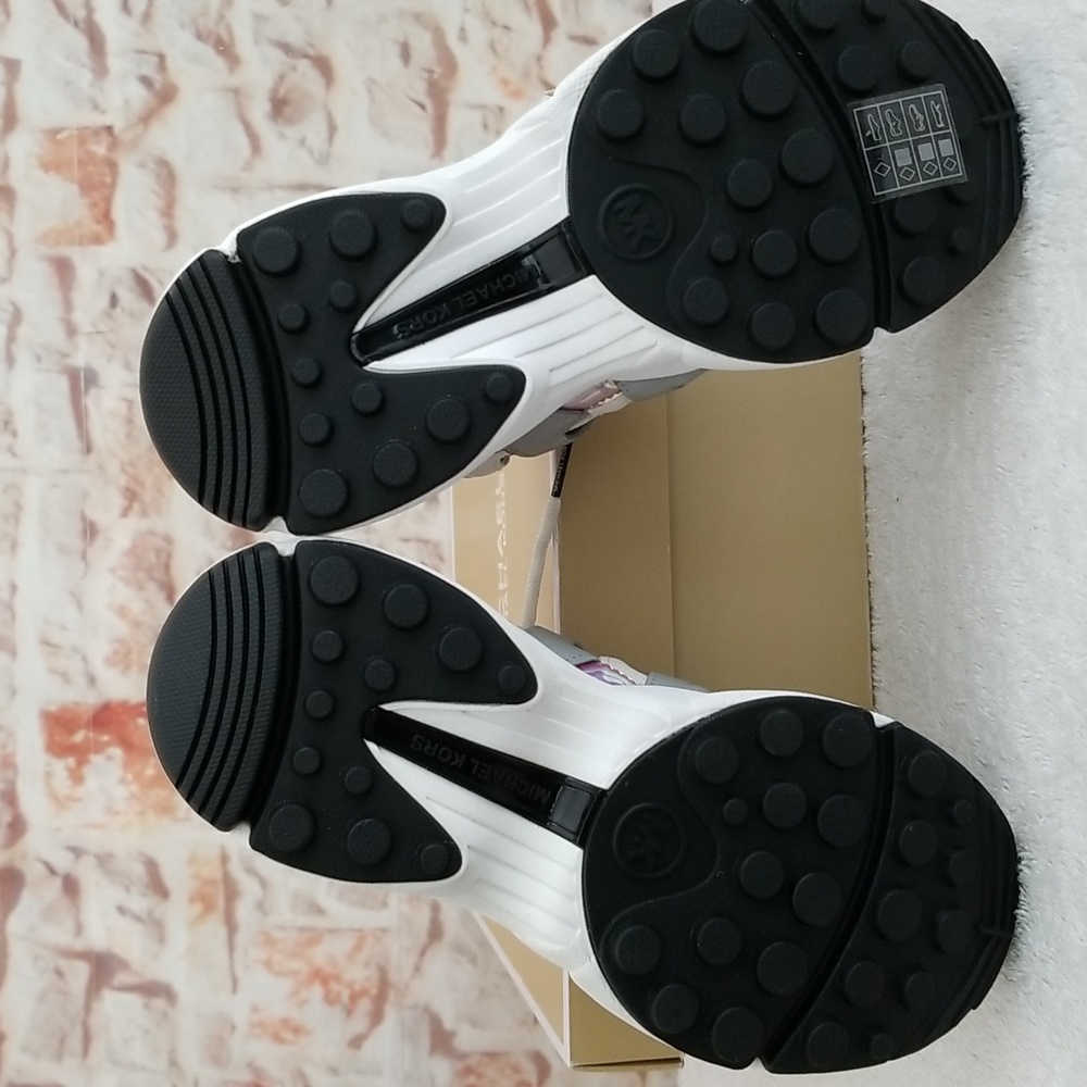 New Michael Kors Hero Trainer Sneakers - Picture 6 of 15